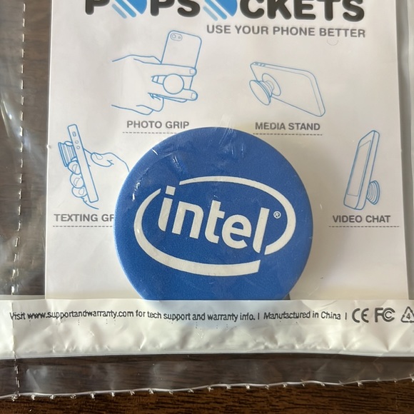 Whole lot of pop sockets - Picture 10 of 13